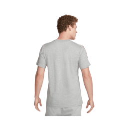 achat T-shirt à manches courtes Nike Homme M NSW REPEAT SW SS TEE Gris profil arrière porté
